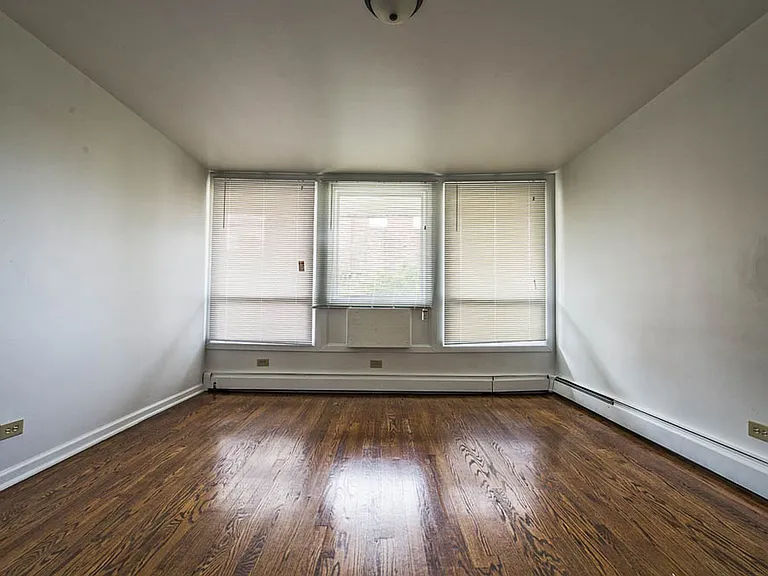 6832 S Crandon — Photo 11