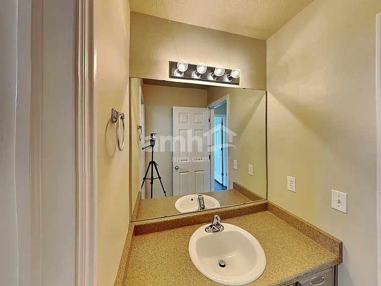 2204 N 1960 W — Photo 7