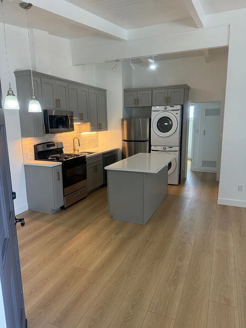 1401 Manhattan Beach Blvd — Photo 2