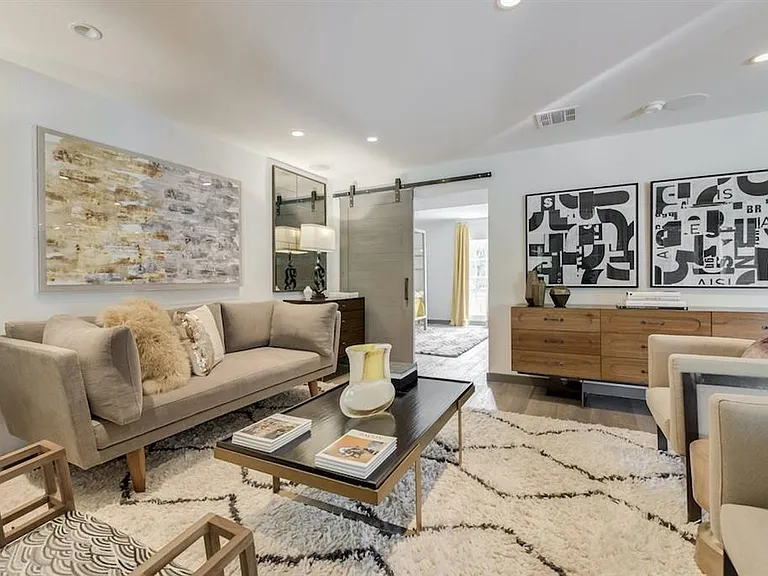 1410 Hyde Park Blvd #101 — Photo 5