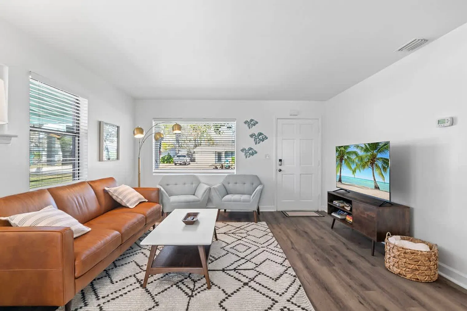 3 bed, 1.0 bath, 1270 sqft, $5,411 — Photo 1