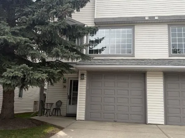 70 Kingsland Vlg SW, Calgary, AB T2V 5J9