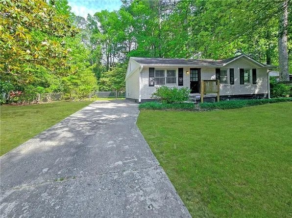 8438 Stonewall Jackson Dr, Jonesboro, GA 30238