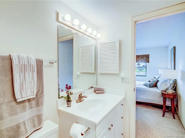 5593 NE Gulfstream Way — Photo 24