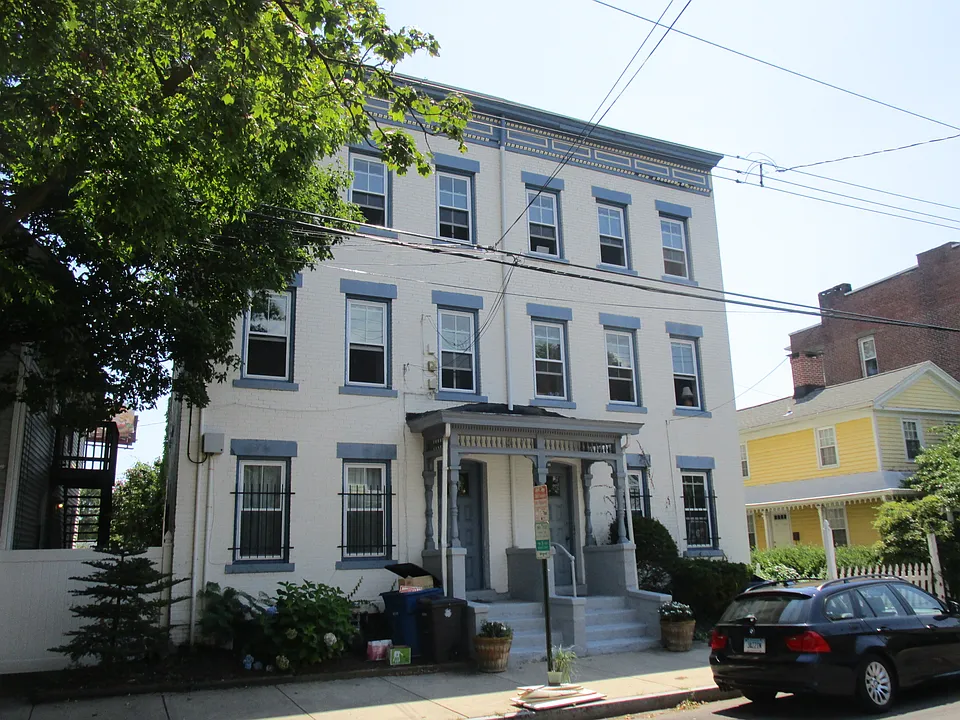 16-1 Lyon St #16-1