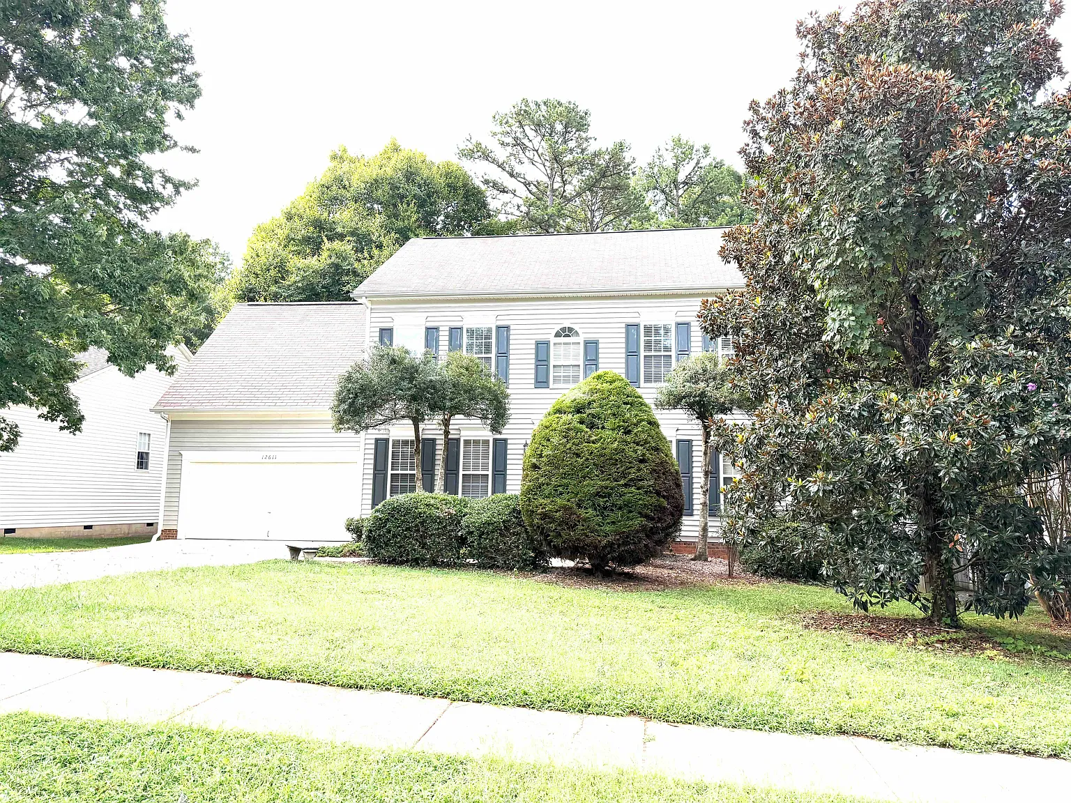 4 bed, 2.5 bath, 2300 sqft, $2,750 — Photo 2