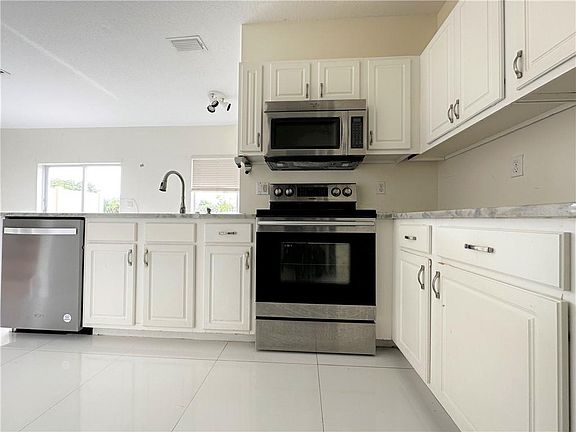 5th image of 4722 Lago Vista Drive #4722
