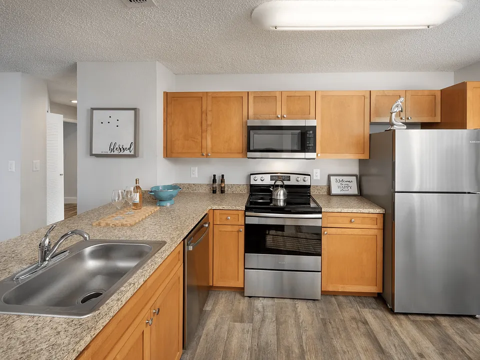 Sunny Lake Apartments