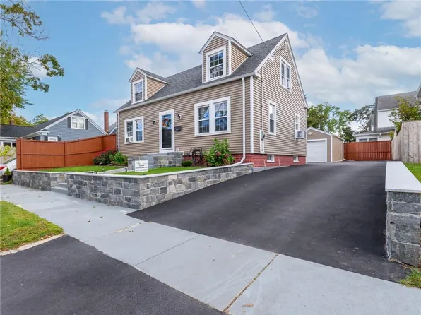 190 Auburn St, Cranston, RI 02910