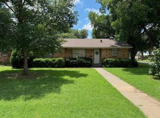 811 Reeves Rd, Seymour, TX 76380