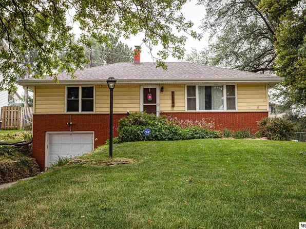3328 S 52nd St, Omaha, NE 68106