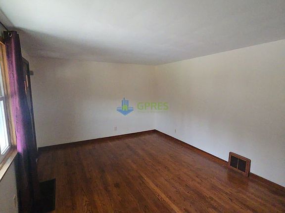4th image of 1012 Woodland Rd