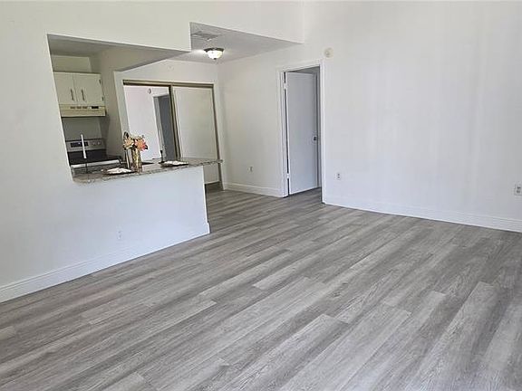 5th image of 3814 BAY CLUB CIRCLE #204