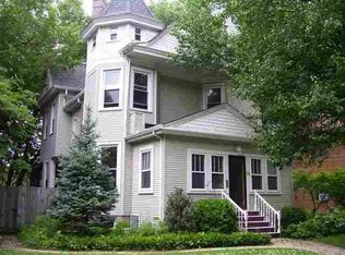 26 Whites Pl, Bloomington, IL 61701