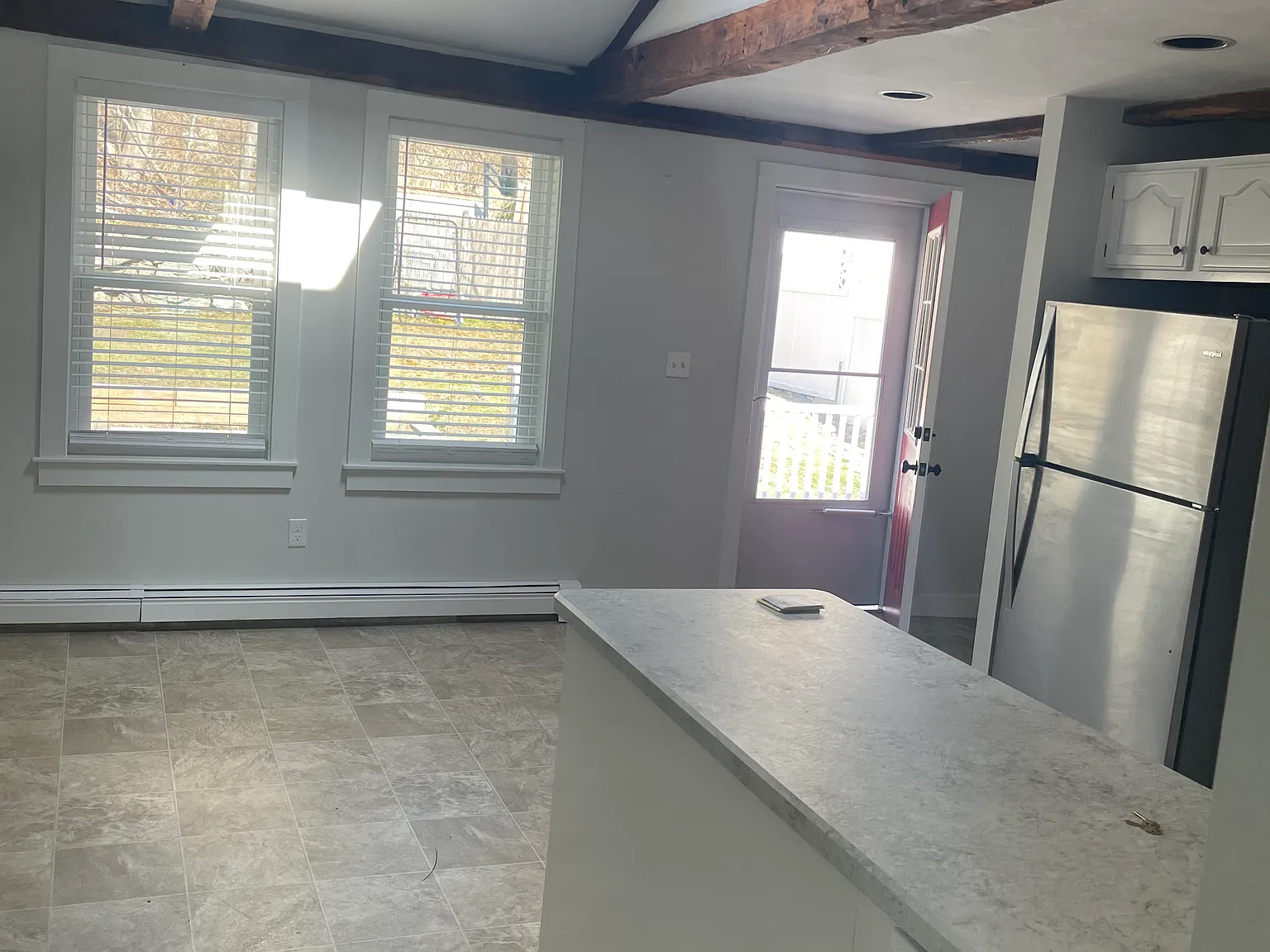 3 bed, 1000 sqft, $3,300 — Photo 3