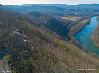 165 Prospect Peak Ln, Berkeley Springs, WV 25411