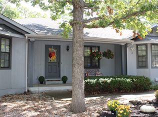 34 Mission Hills Ln #8, Eureka Springs, AR 72631