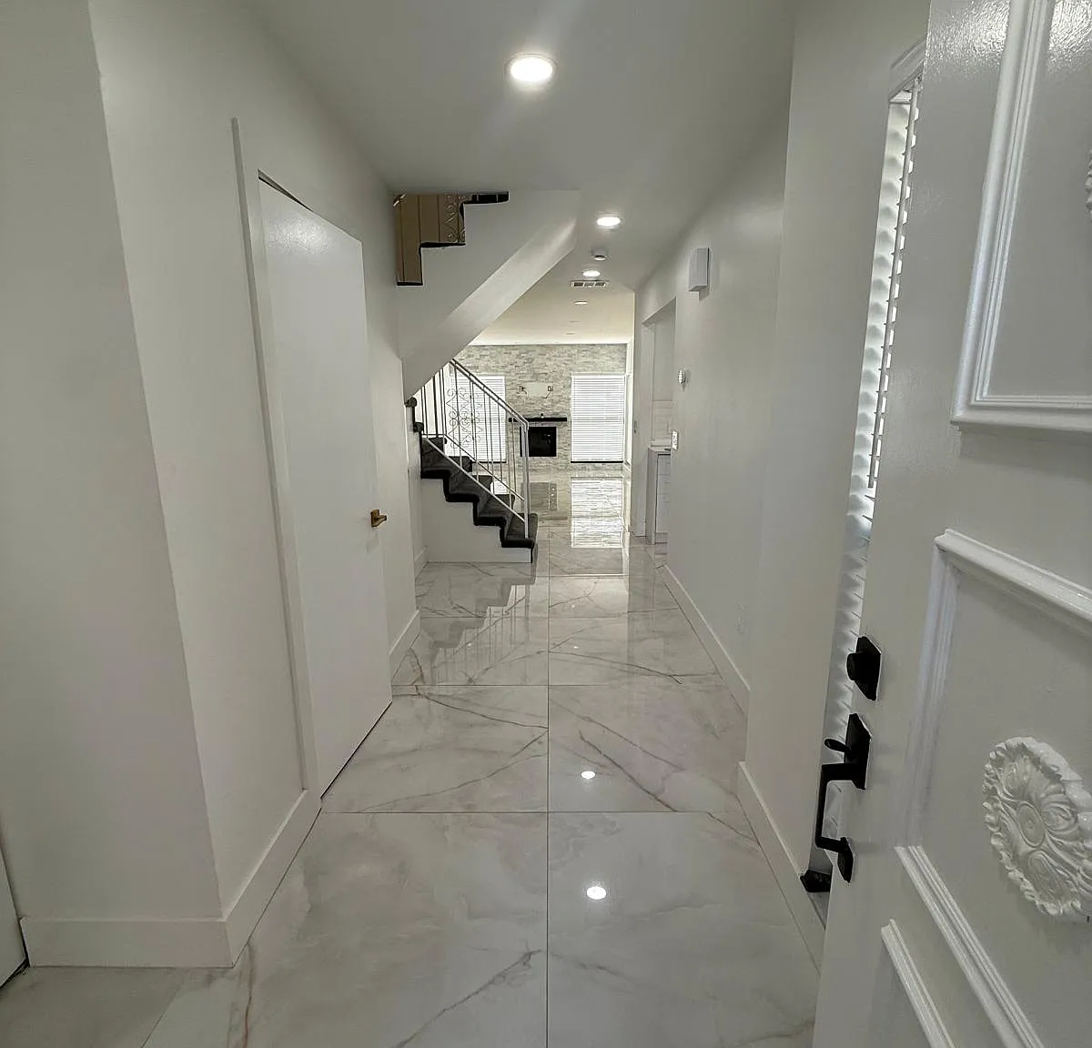 3 bed, 2.5 bath, 1576 sqft, $3,800 — Photo 2