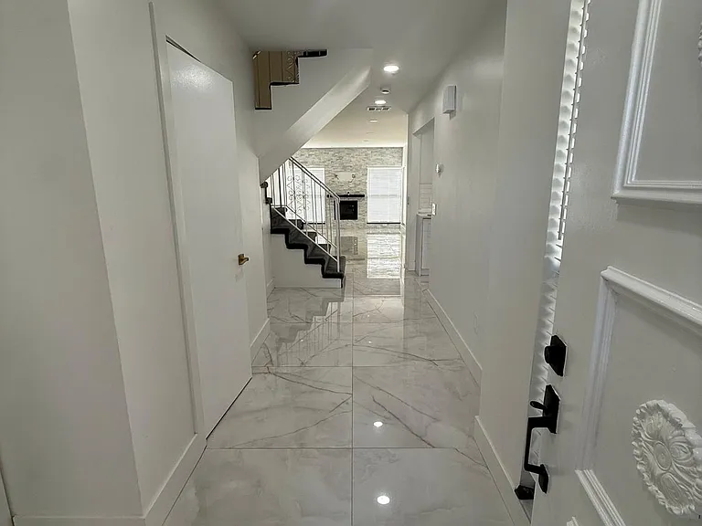 6744 Canary Palm Cir — Photo 9