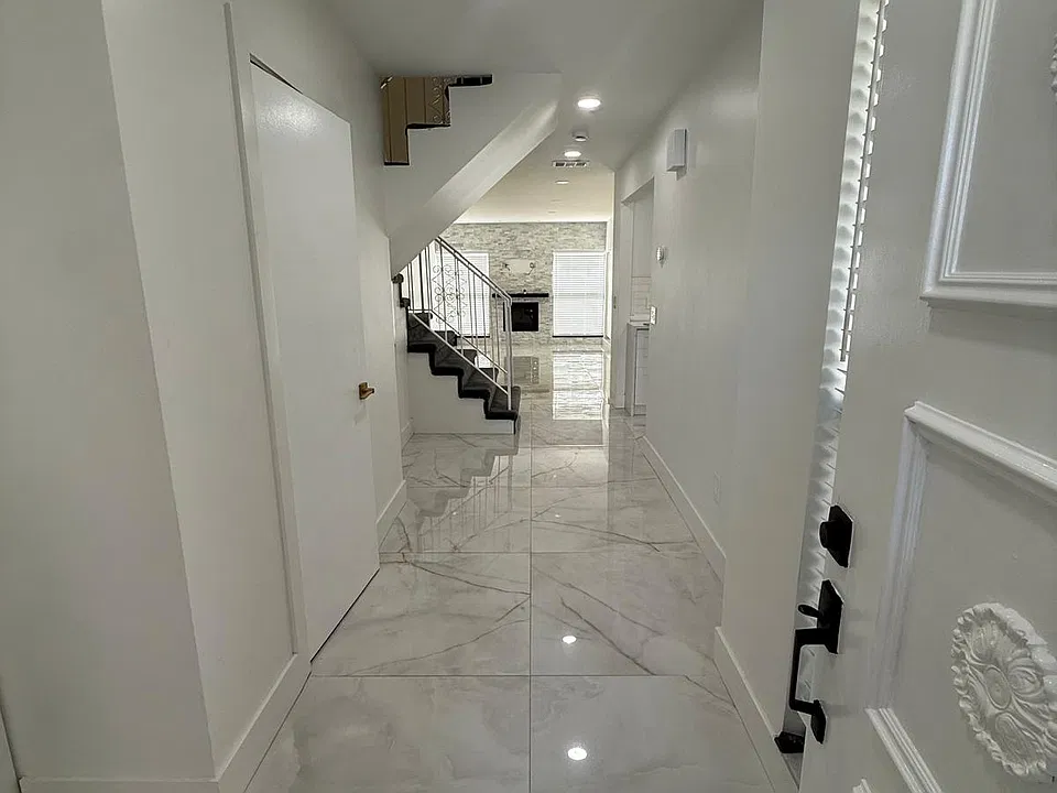 6744 Canary Palm Cir