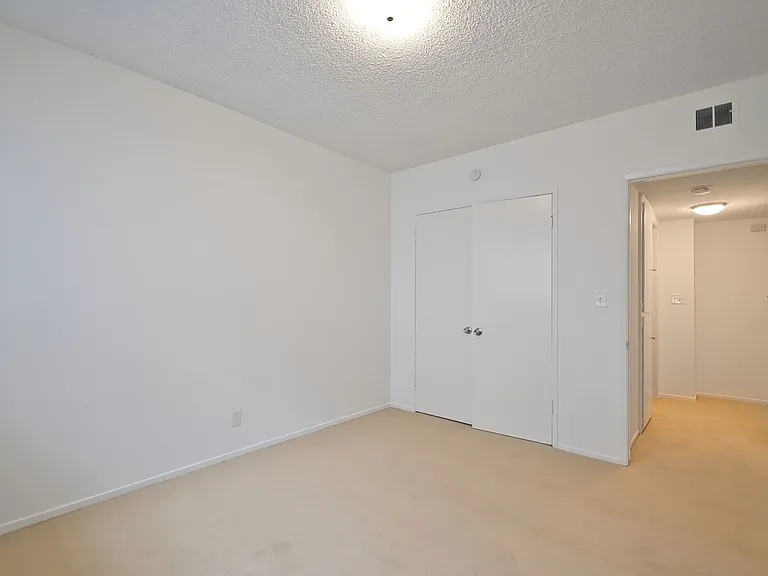 1902 Plant Ave — Photo 10