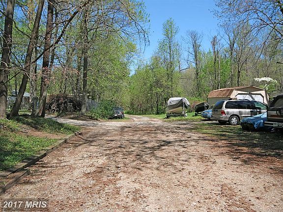 Bowen Rd Dead Ends before lot