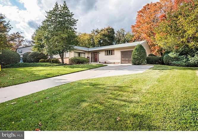 1st image of 413 Cherry Hill Blvd