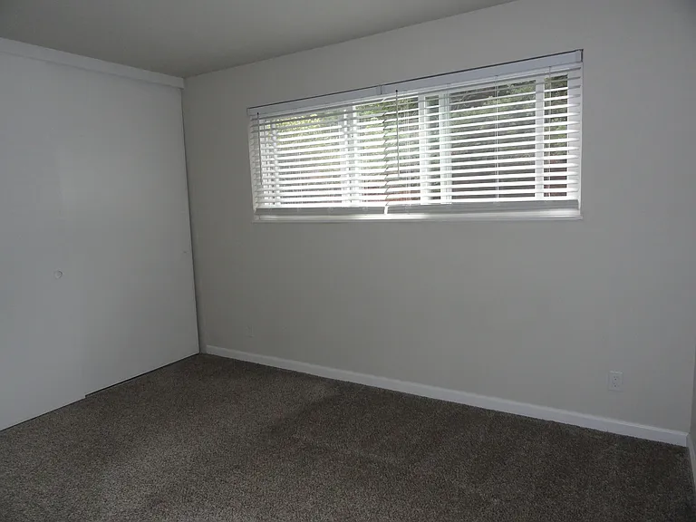 Marin Royal Apartments LLC — Photo 38