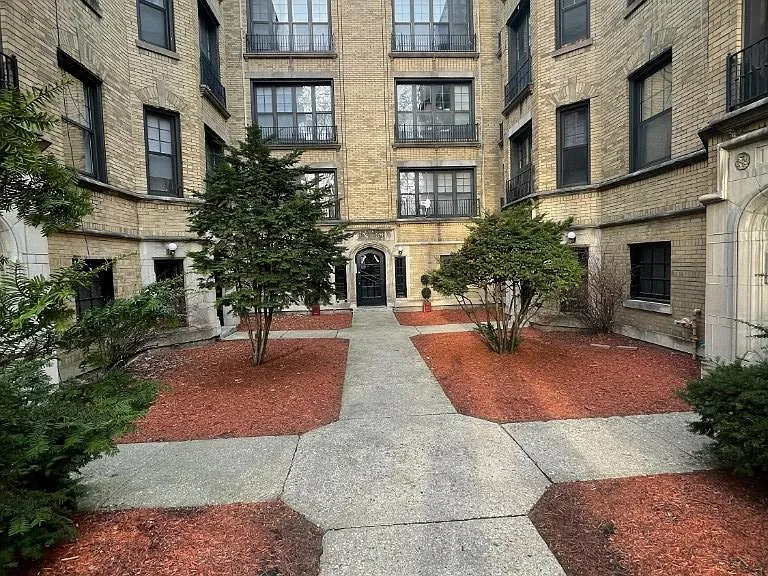 1749 W Devon Ave #3 — Photo 15