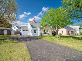 2 Nimitz Rd, Rumford, RI 02916
