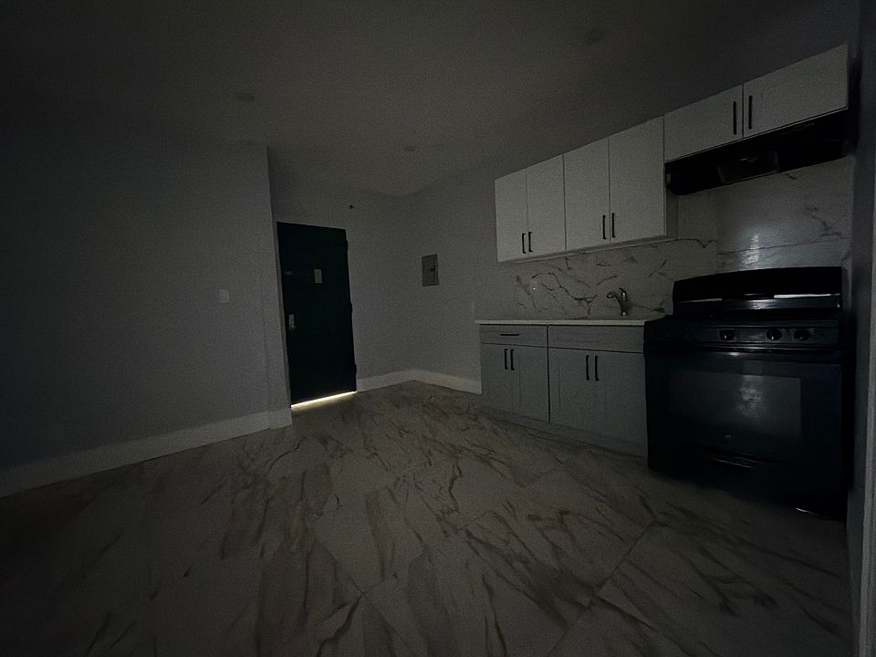 2nd image of 408 Leslie St #8A