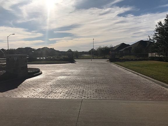 3rd image of 18719 Hardy Trace Dr