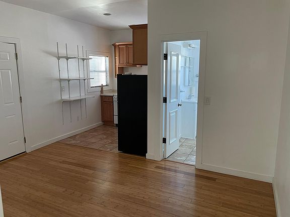 5th image of 202 Bicknell Ave