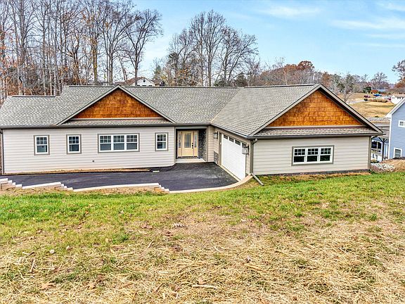 4th image of 99 Windward Pointe Dr