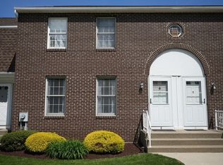 283 Fuller Rd APT E, Chicopee, MA 01020