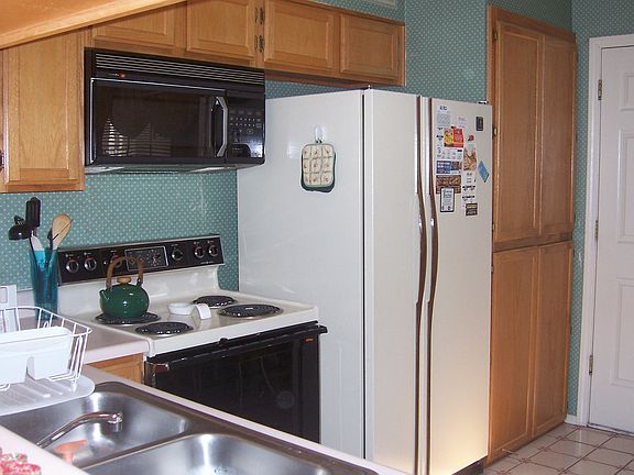 Convenient kitchen with everything you need
