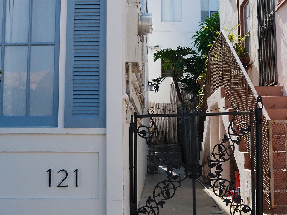 1st image of 121 Brookes Ave