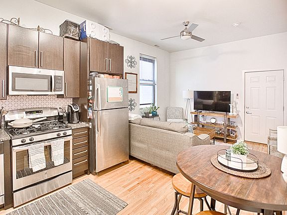 5th image of 1518 W Huron St APT 3R