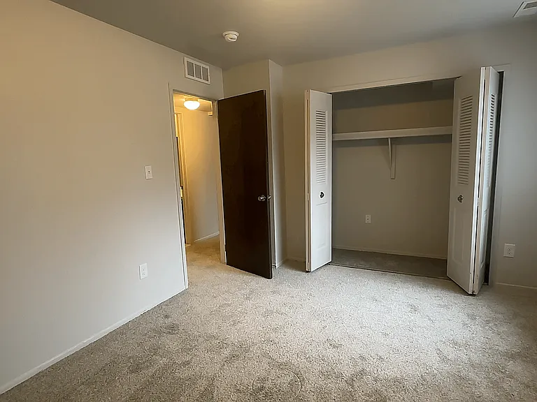 Knottingham Apartments — Photo 32