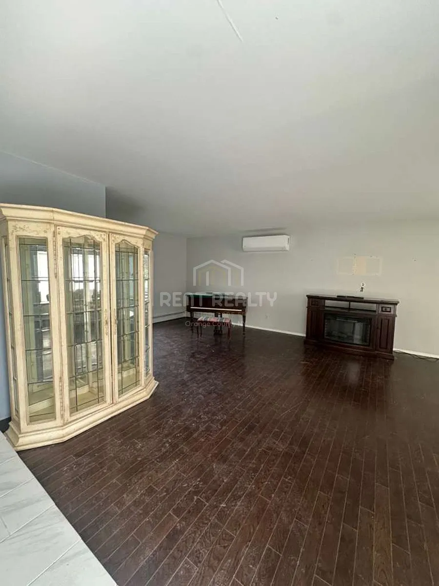 Building Photo - 120 Pine Tree Rd