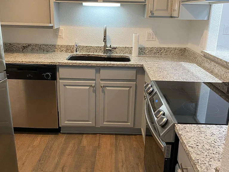 325 S Union Ave #B — Photo 12