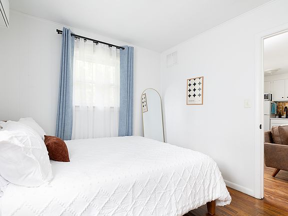 4th image of 839 N Smith Rd #4