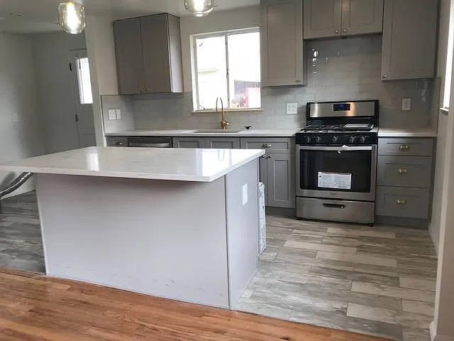 2 bed, 820 sqft, $2,400 — Photo 2