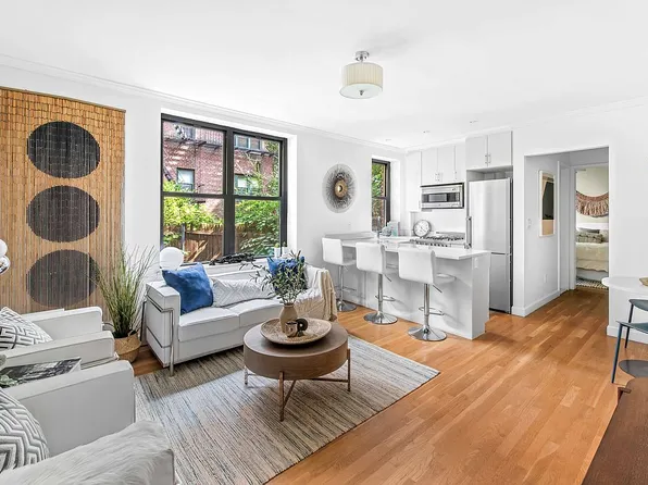 319 W 18th St APT 1E, Manhattan, NY 10011