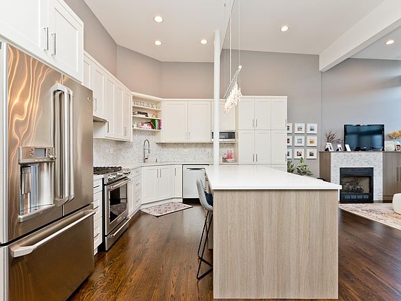 3rd image of 1137 N Wood St APT 2
