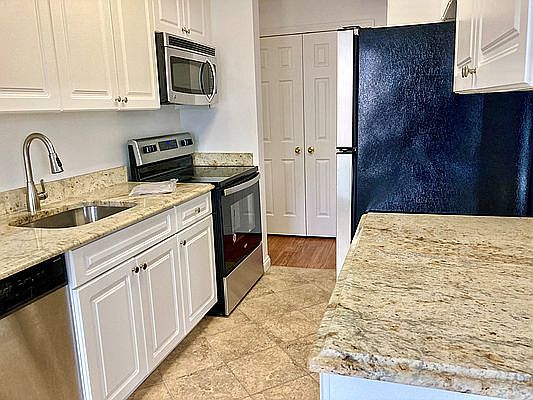 4th image of 747 10th Ave APT 33D