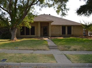 2 James Cir, The Colony, TX 75056