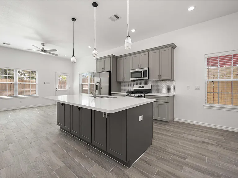 4406 Sterling St #B — Photo 6