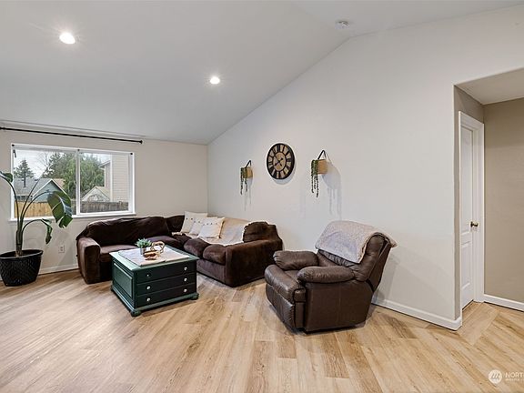 4th image of 8020 74th Drive NE