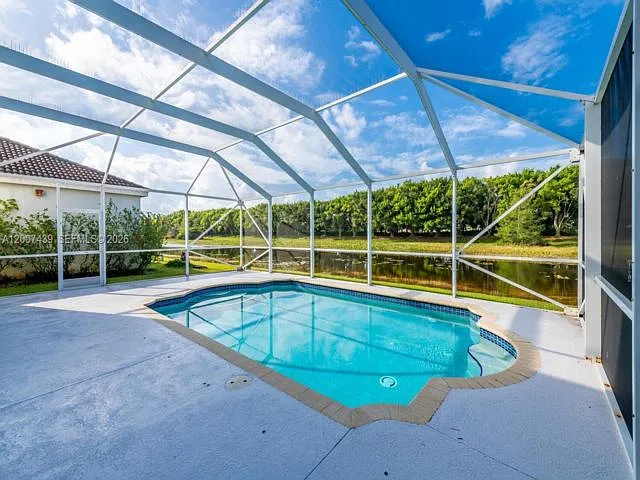 801 Tanglewood Cir — Photo 15